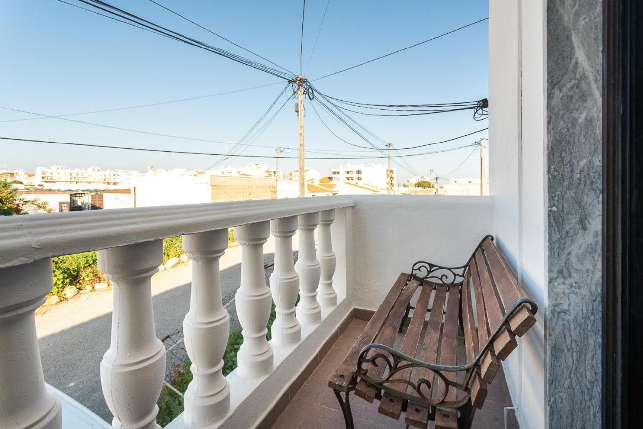 פארו Blife Marya Private Rooms - Airport Stay מראה חיצוני תמונה