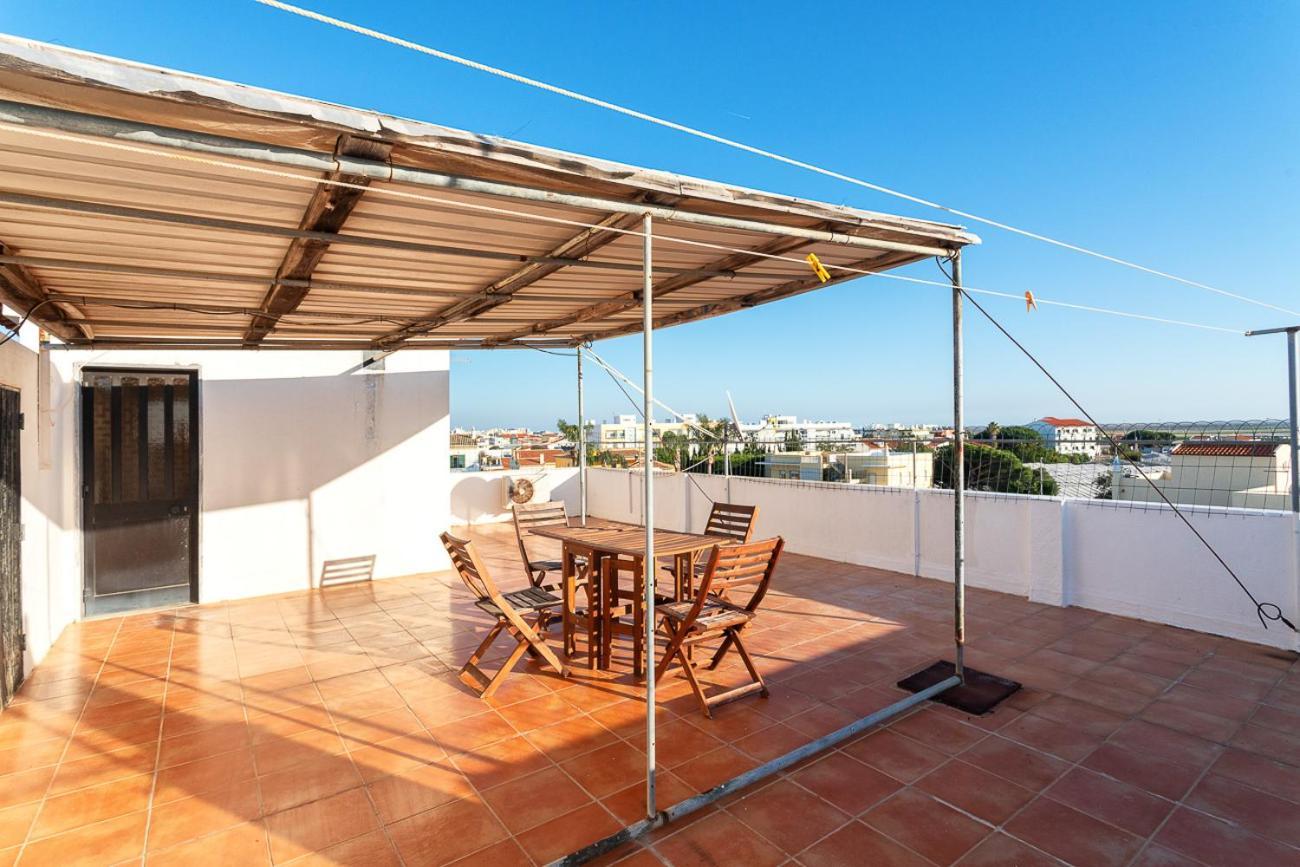 פארו Blife Marya Private Rooms - Airport Stay מראה חיצוני תמונה