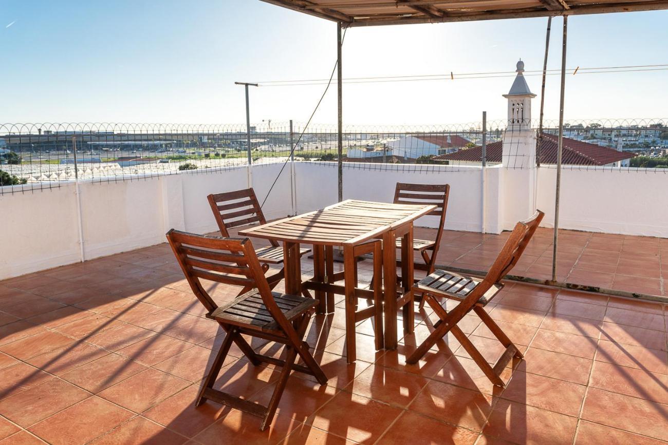 פארו Blife Marya Private Rooms - Airport Stay מראה חיצוני תמונה